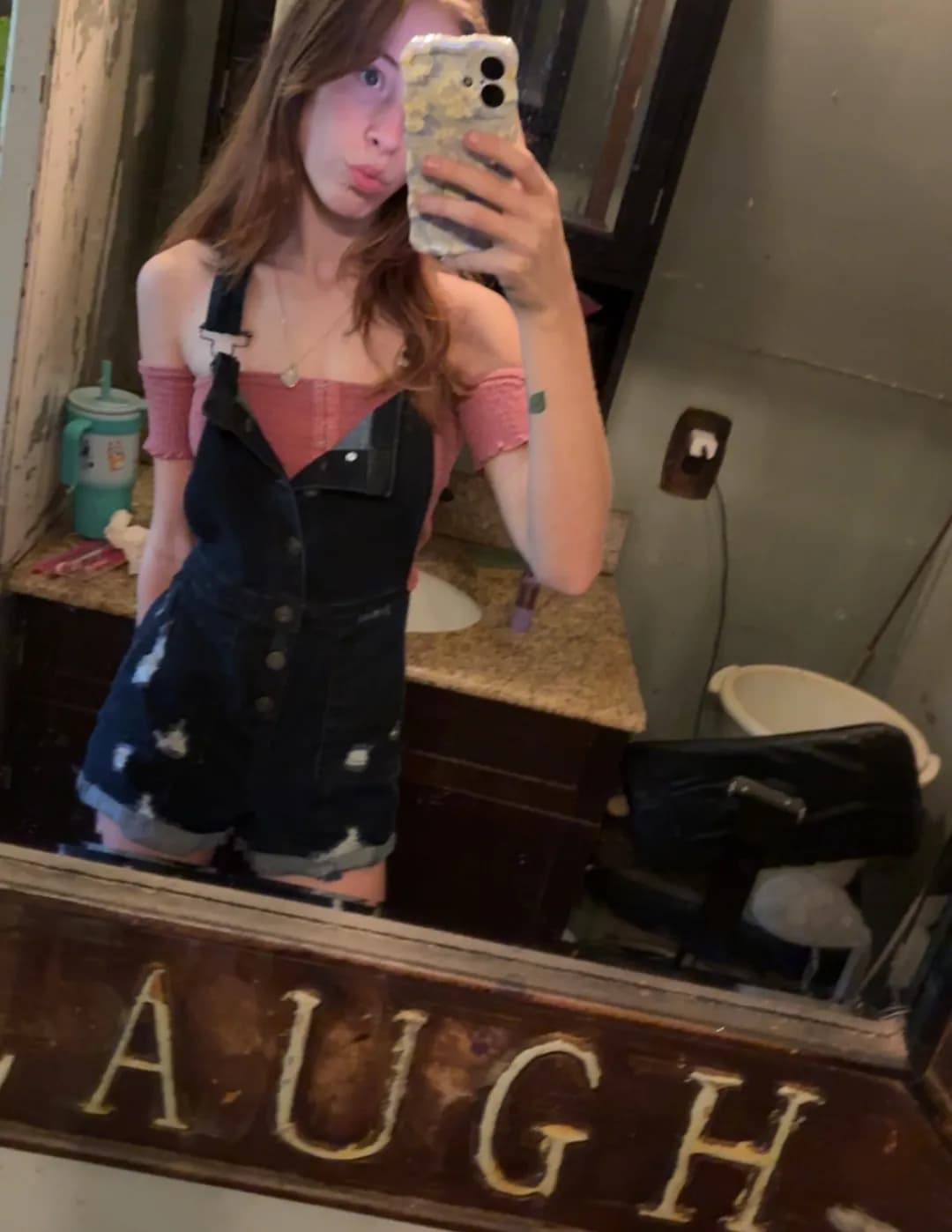 Chloe Hayes image