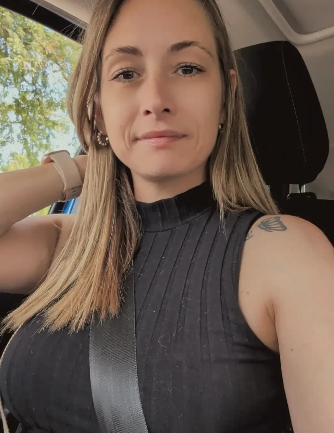 Sarah smiles ☺️ image