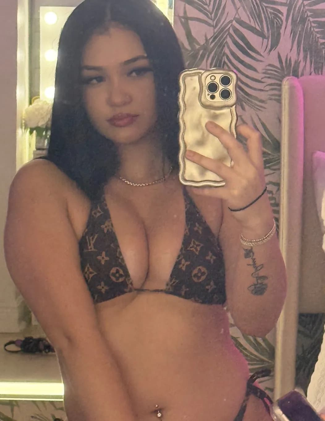 Anaelyy image