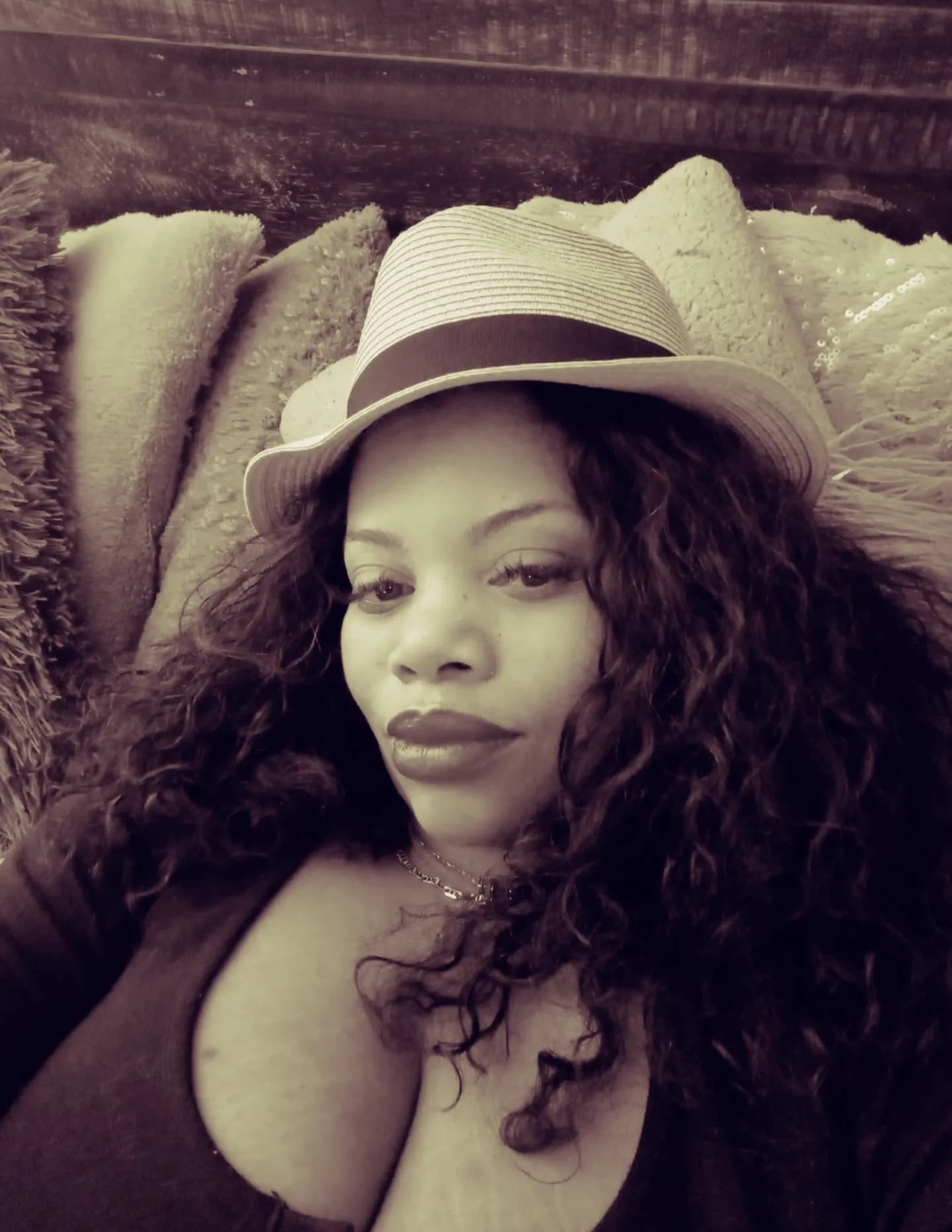 Rozalyn N Vaughn image