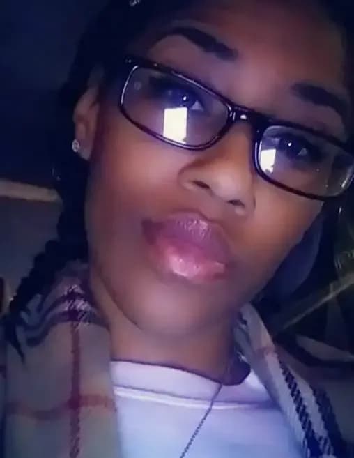 Dee Love image