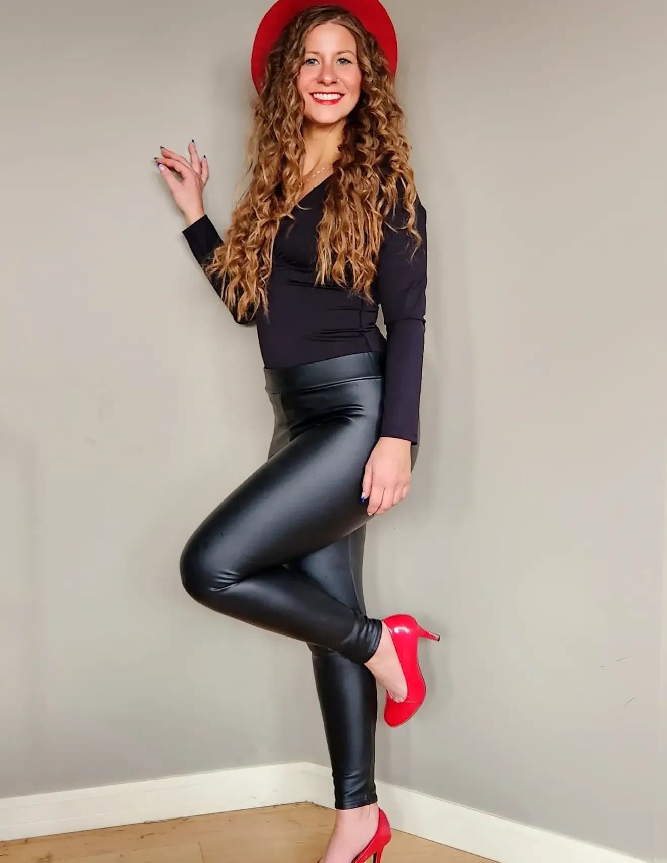 Laura Lee image