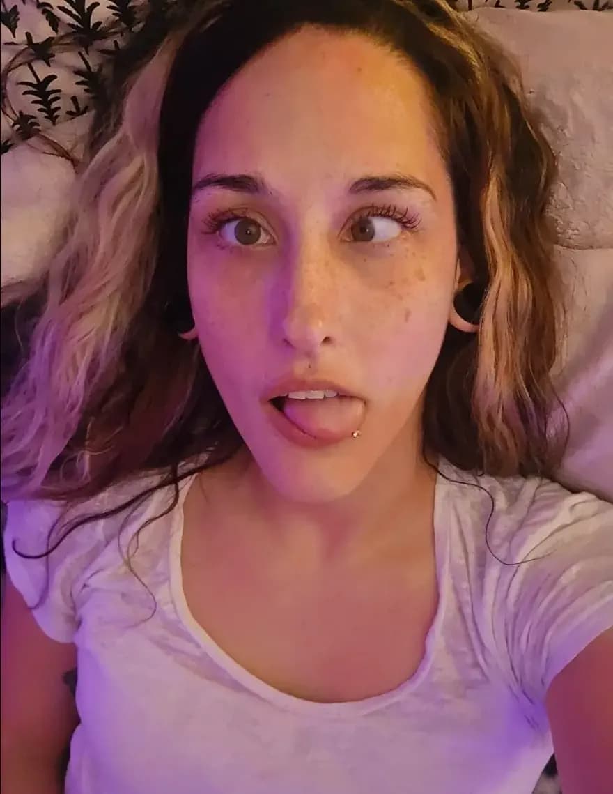 Hannah Shives image