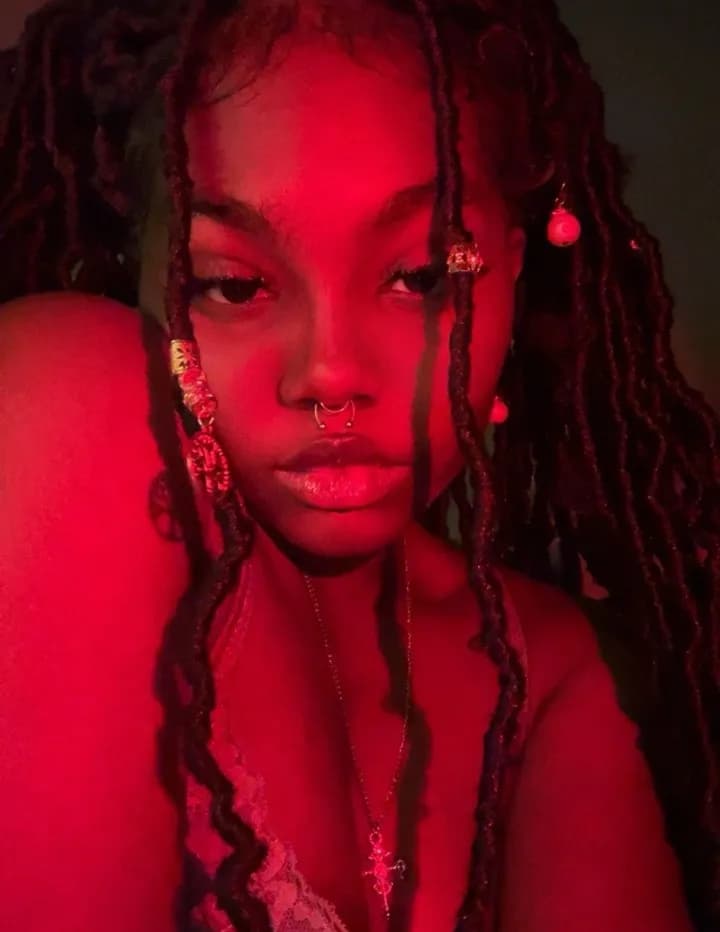 Leelee image