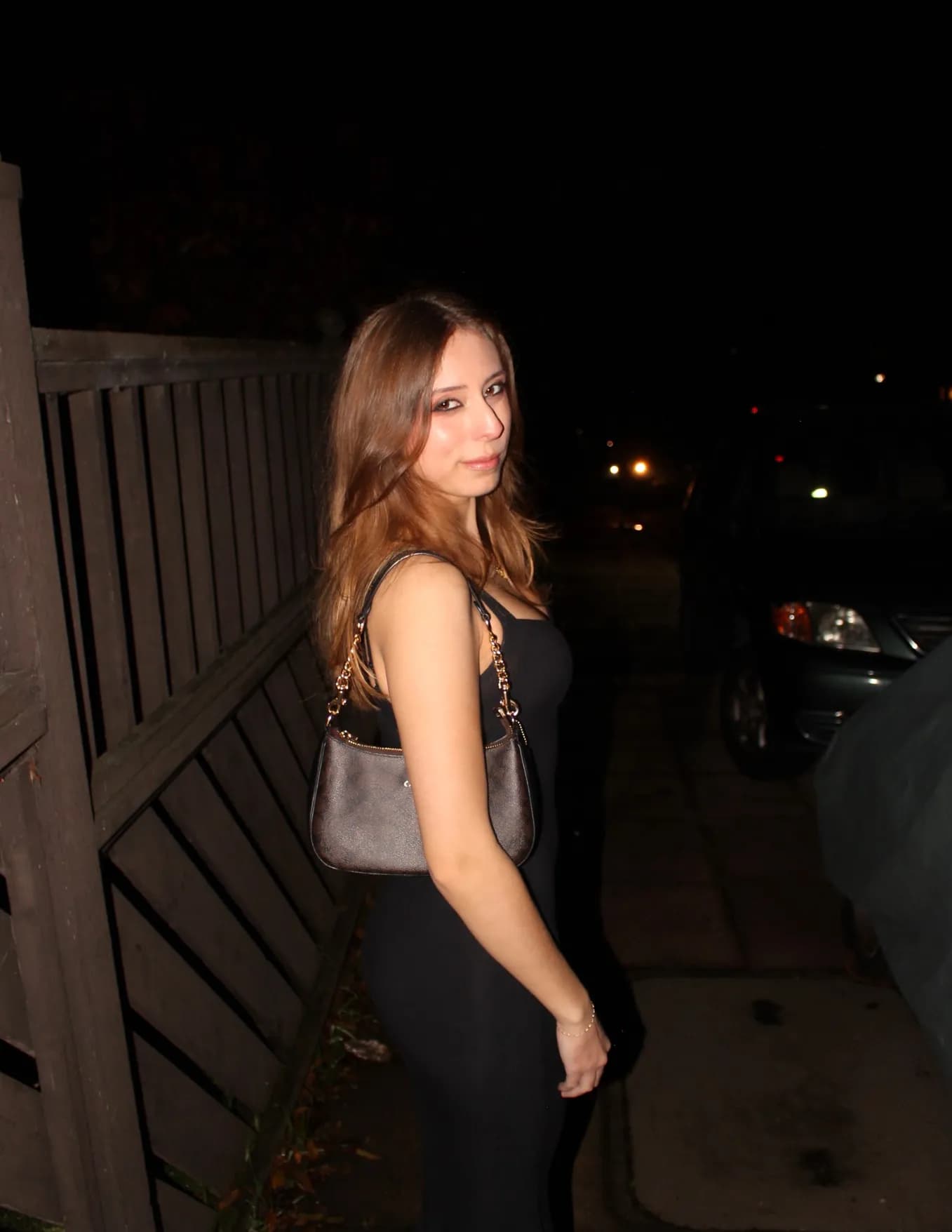 Chloe Schuch image