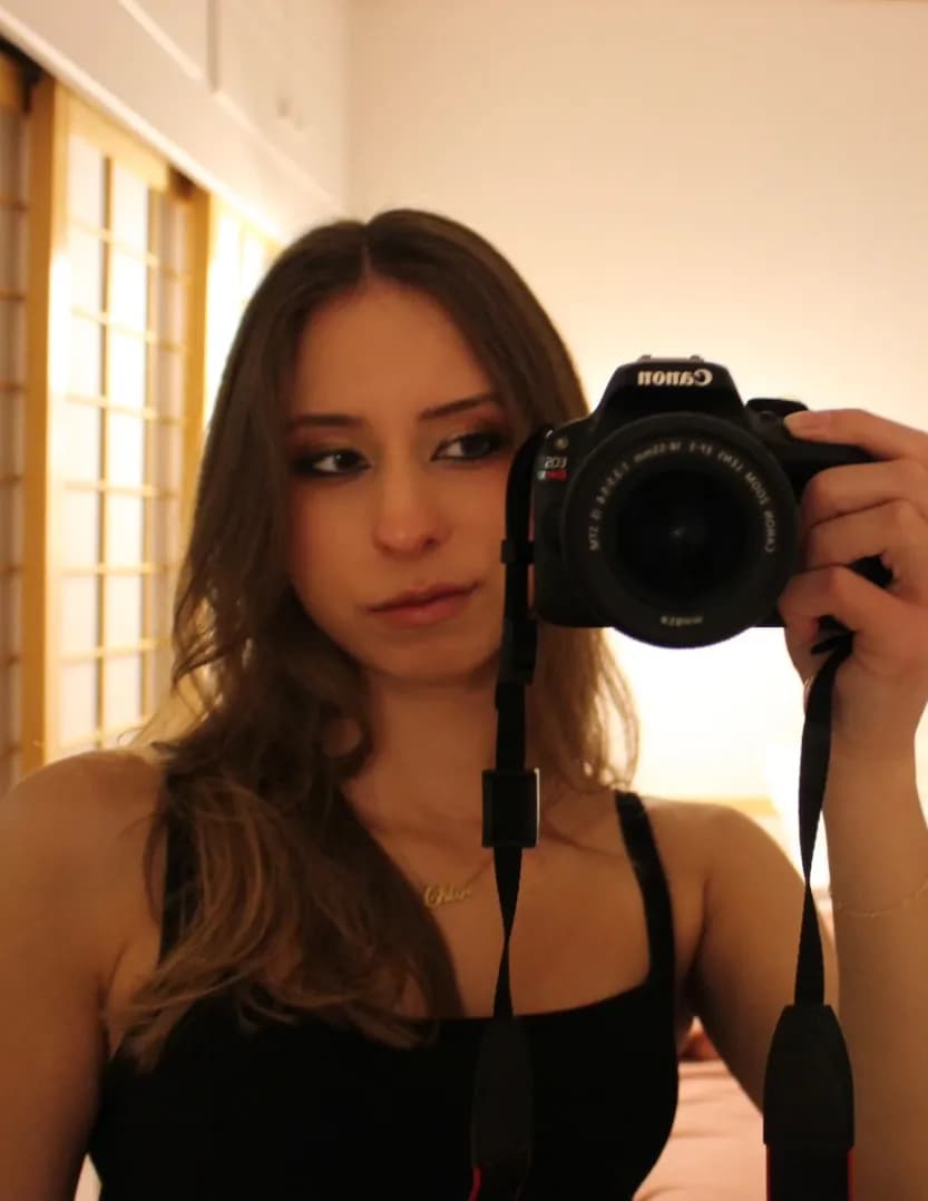 Chloe Schuch image
