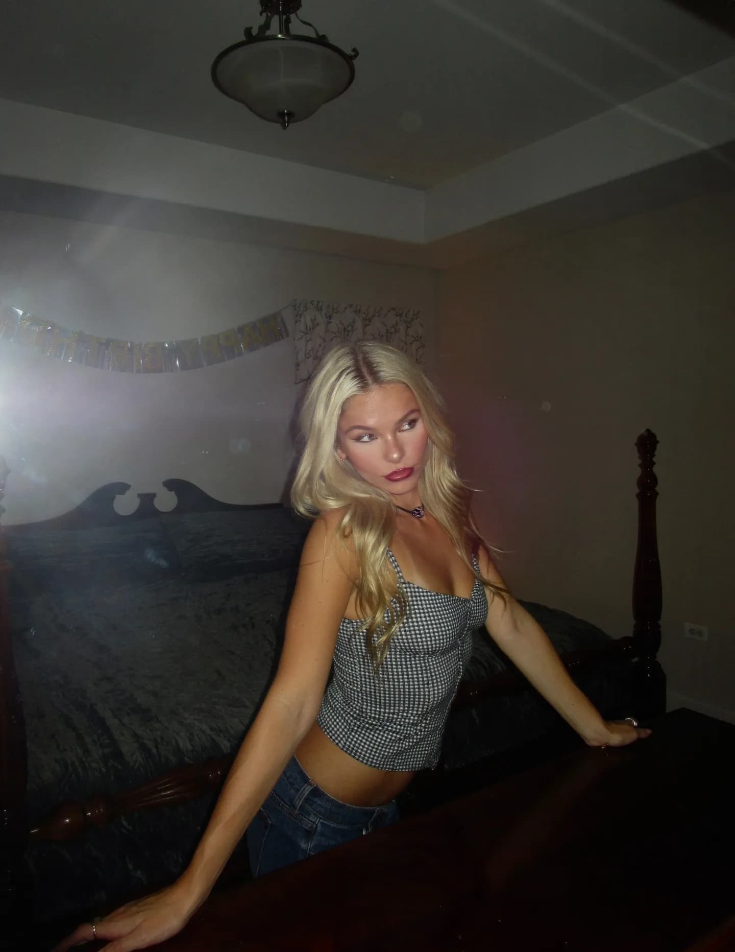 Izzy Johnson image