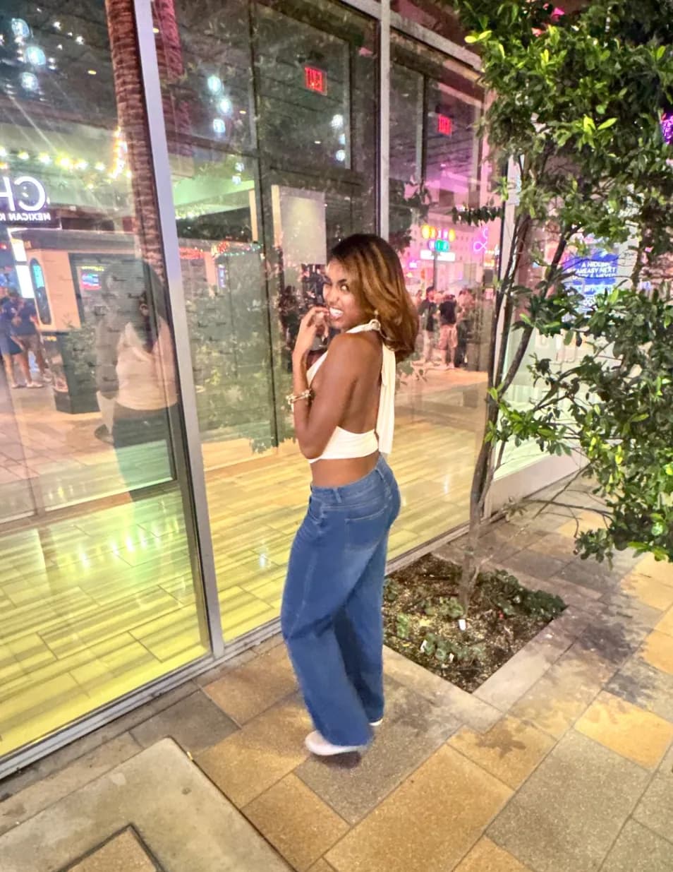 Zoe Lee image