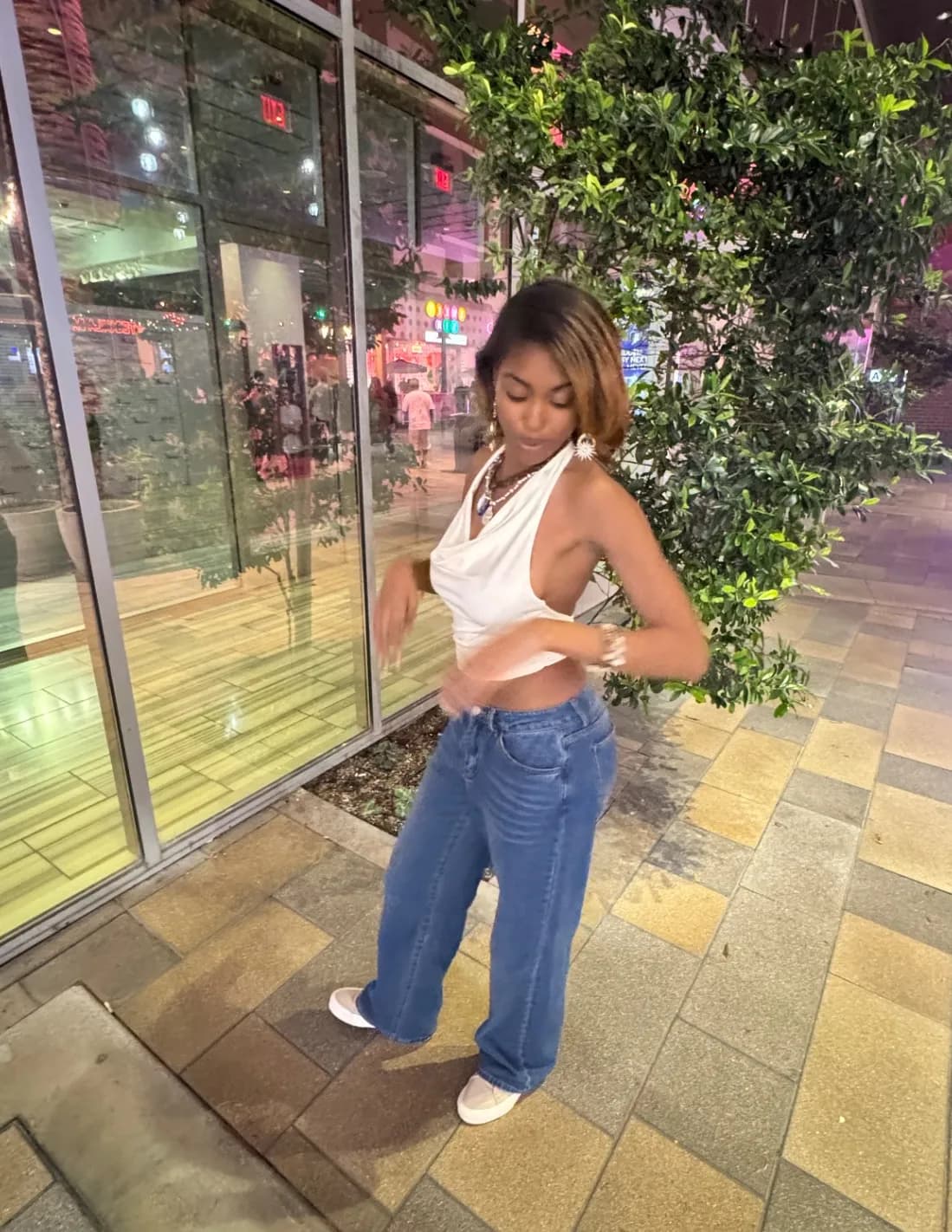 Zoe Lee image