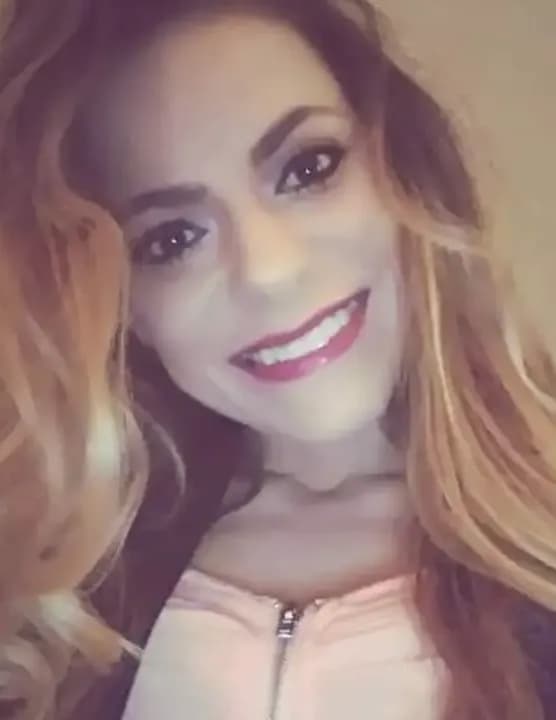 Bombshell shorty image