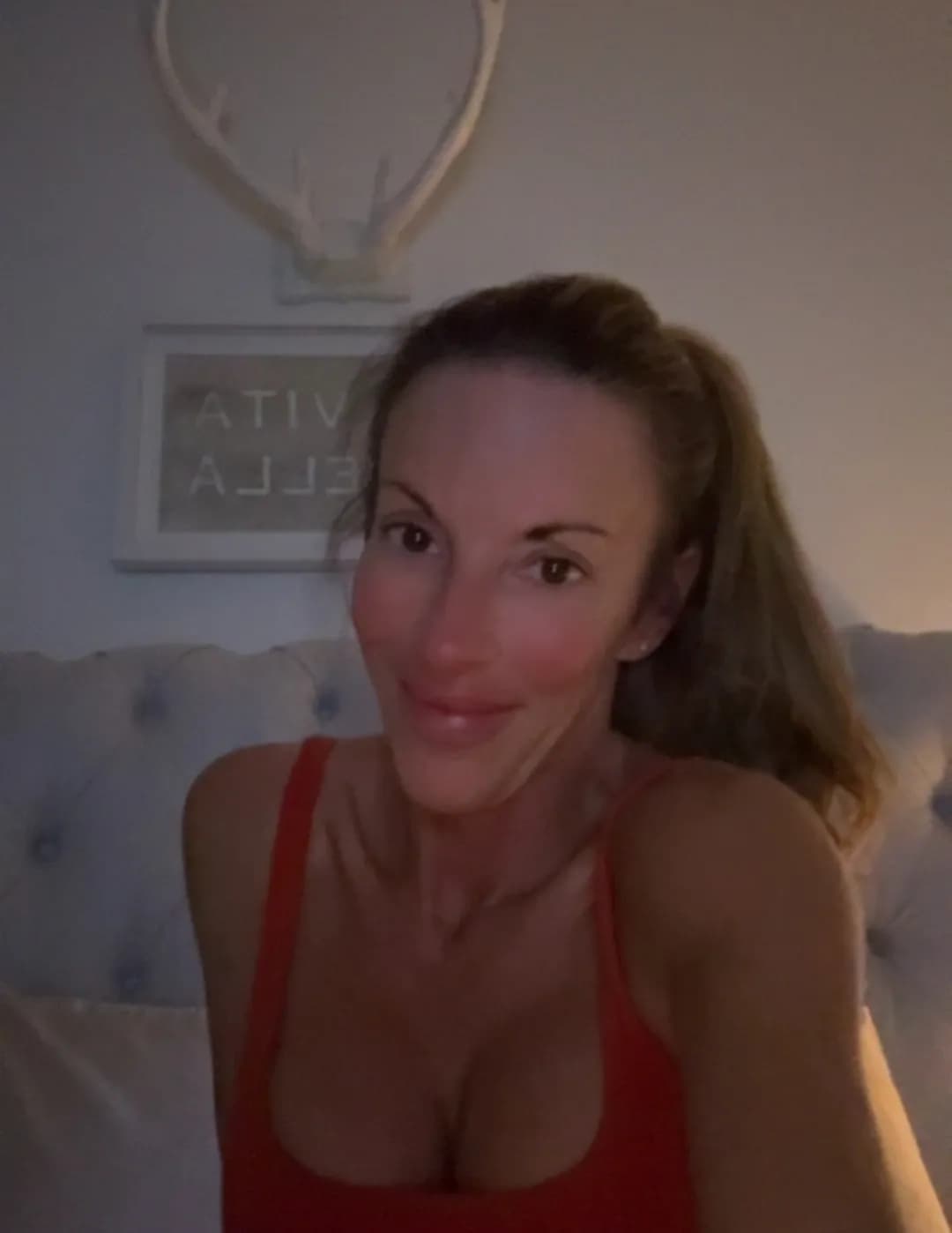 Holly Holt image