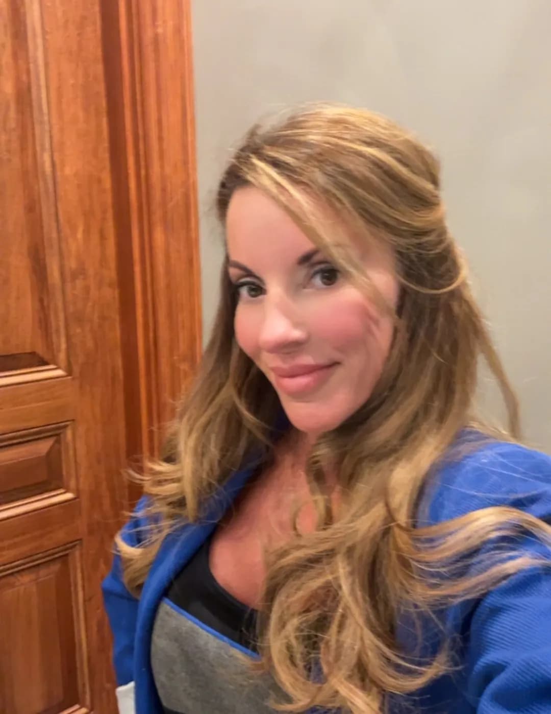 Holly Holt image