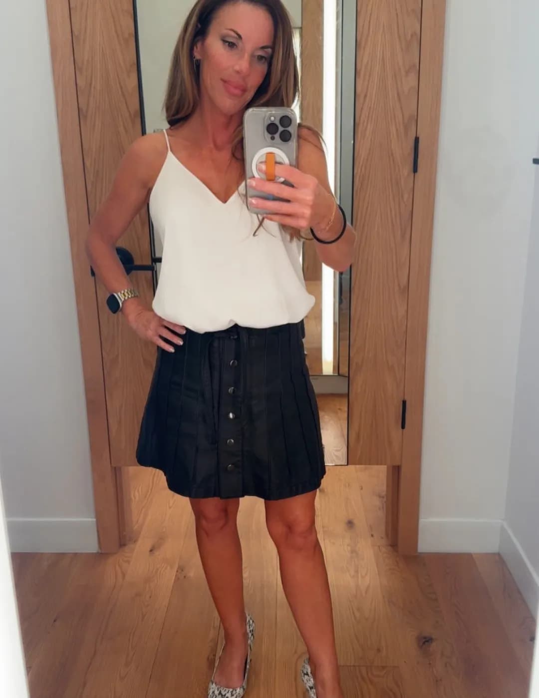 Holly Holt image