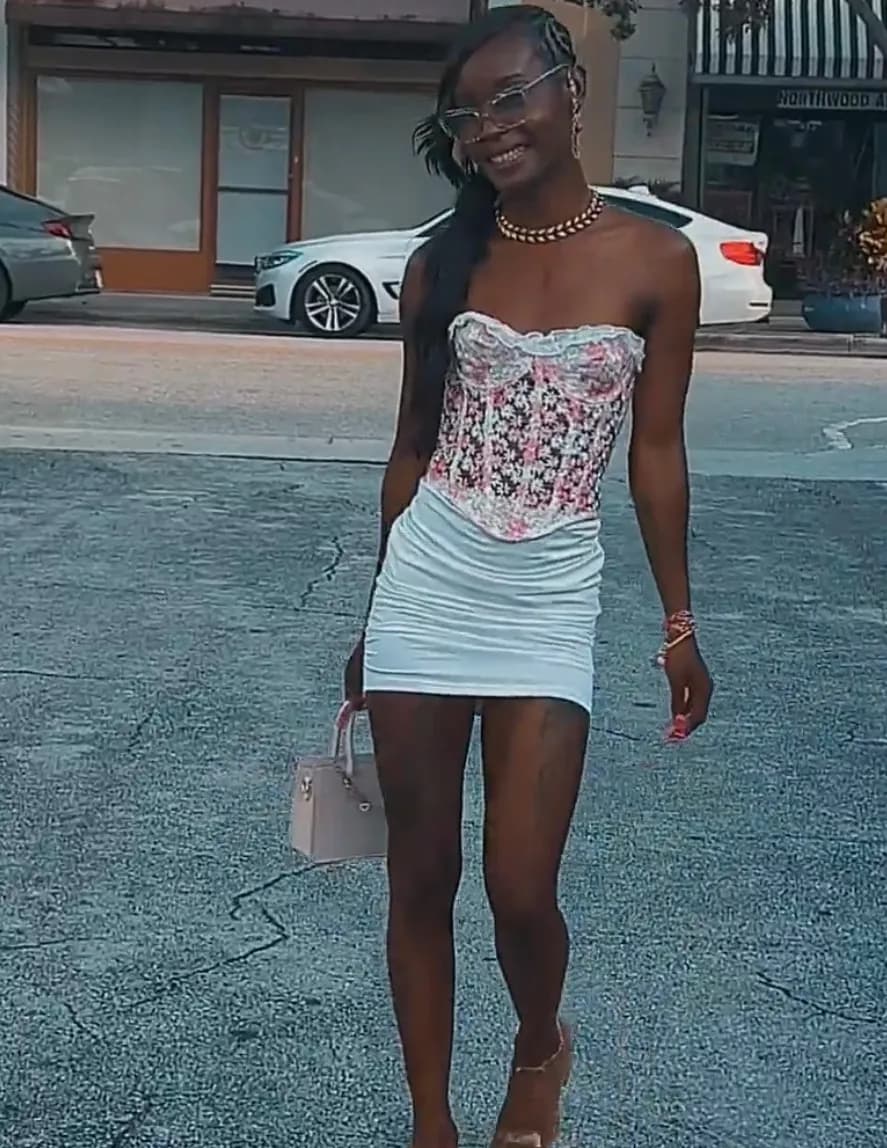 Jee Corrine image