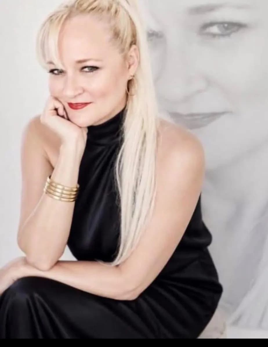 Maureen Elizabeth image