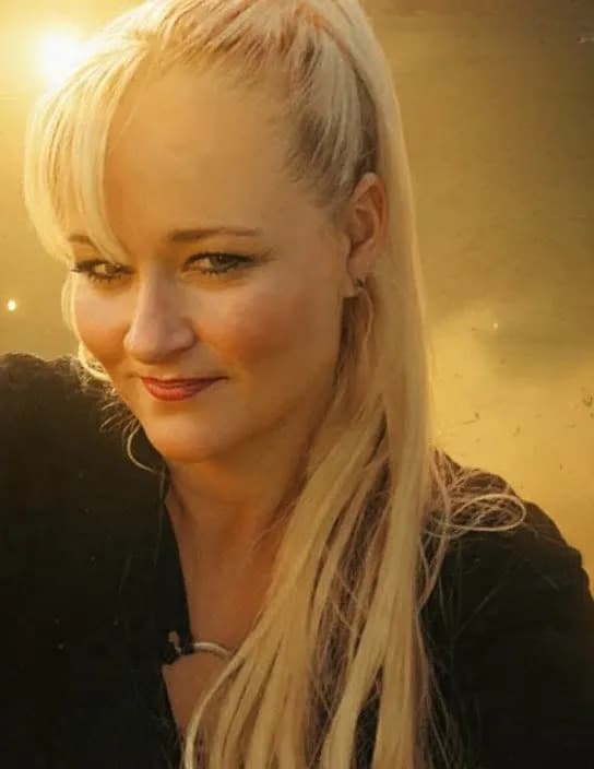 Maureen Elizabeth image