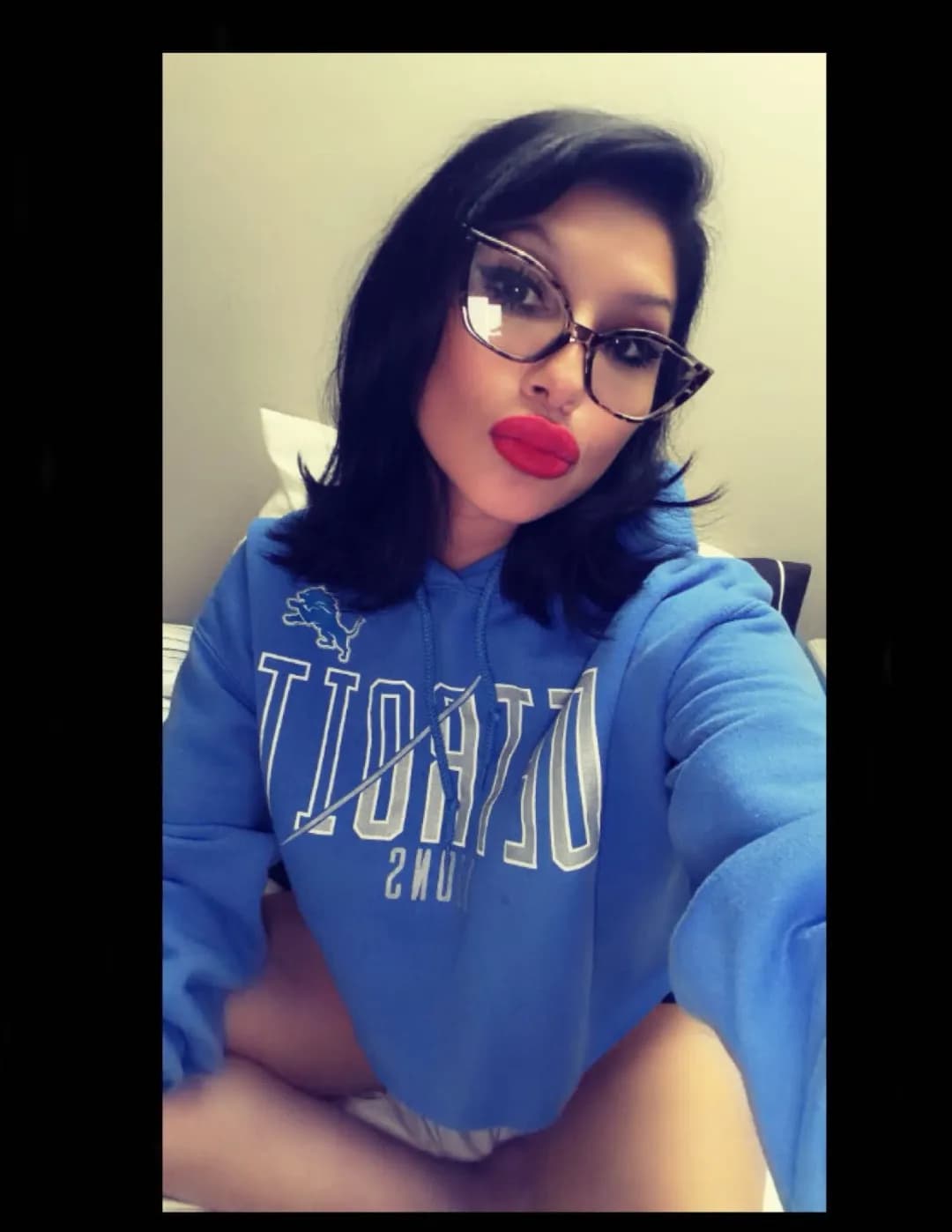 Julie Perez image