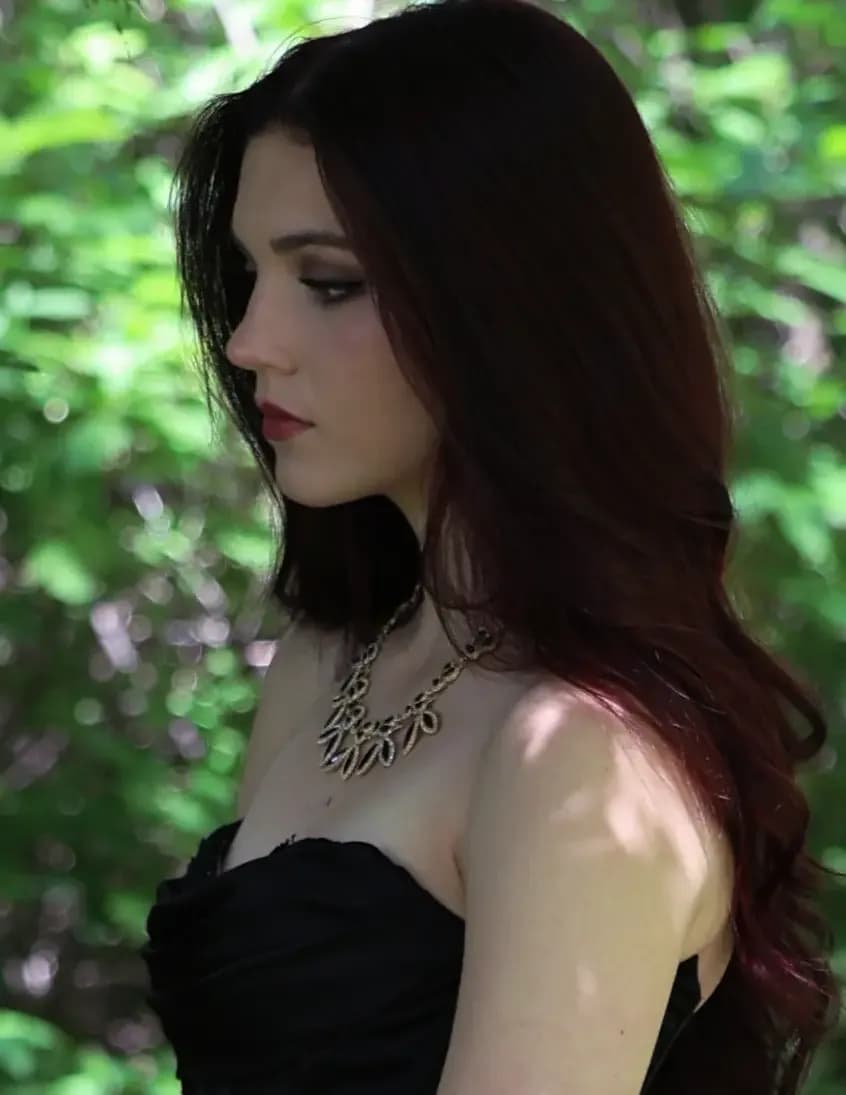 Izabella W. image
