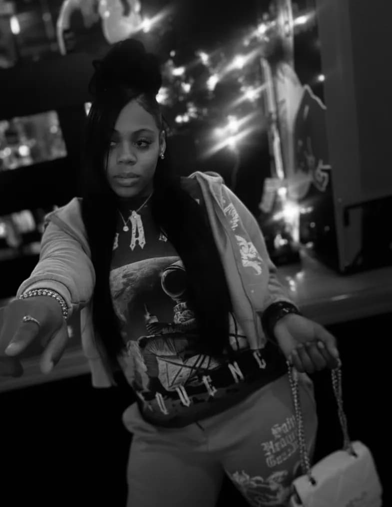 Ari Luxe image