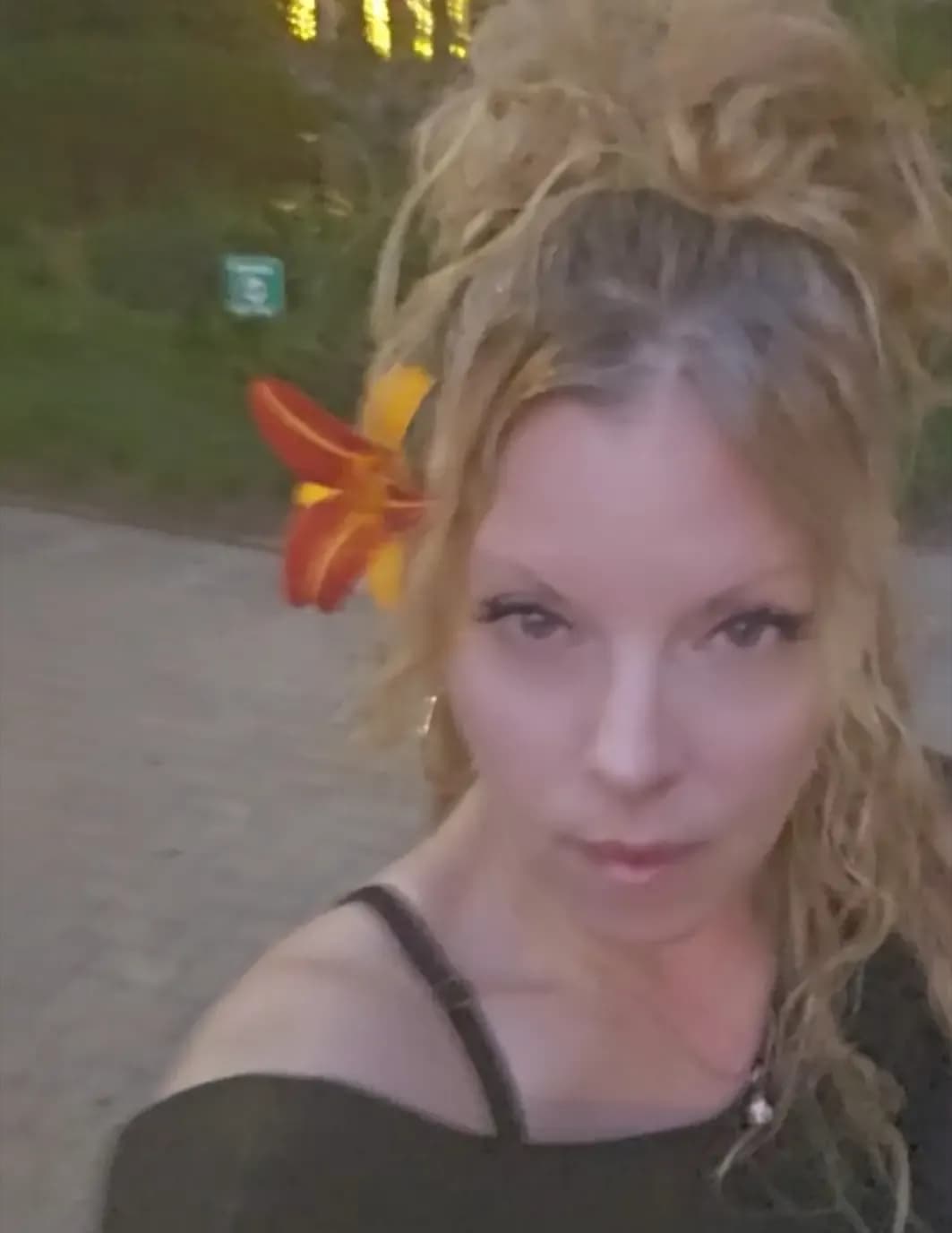 Alexandra Rose image