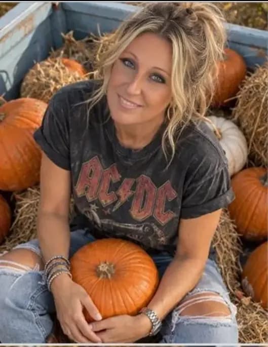 Felishia Compton image