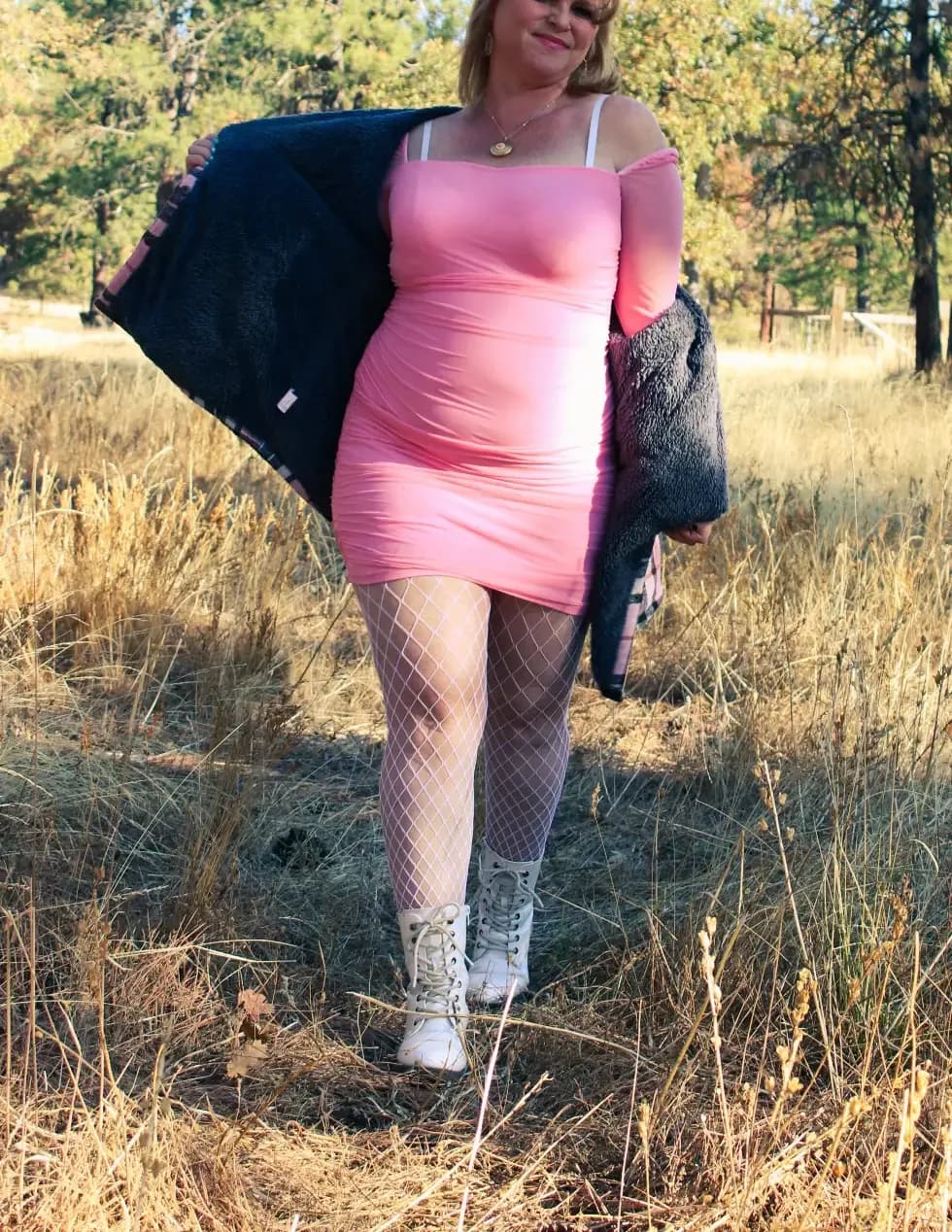 Nicole Renee image
