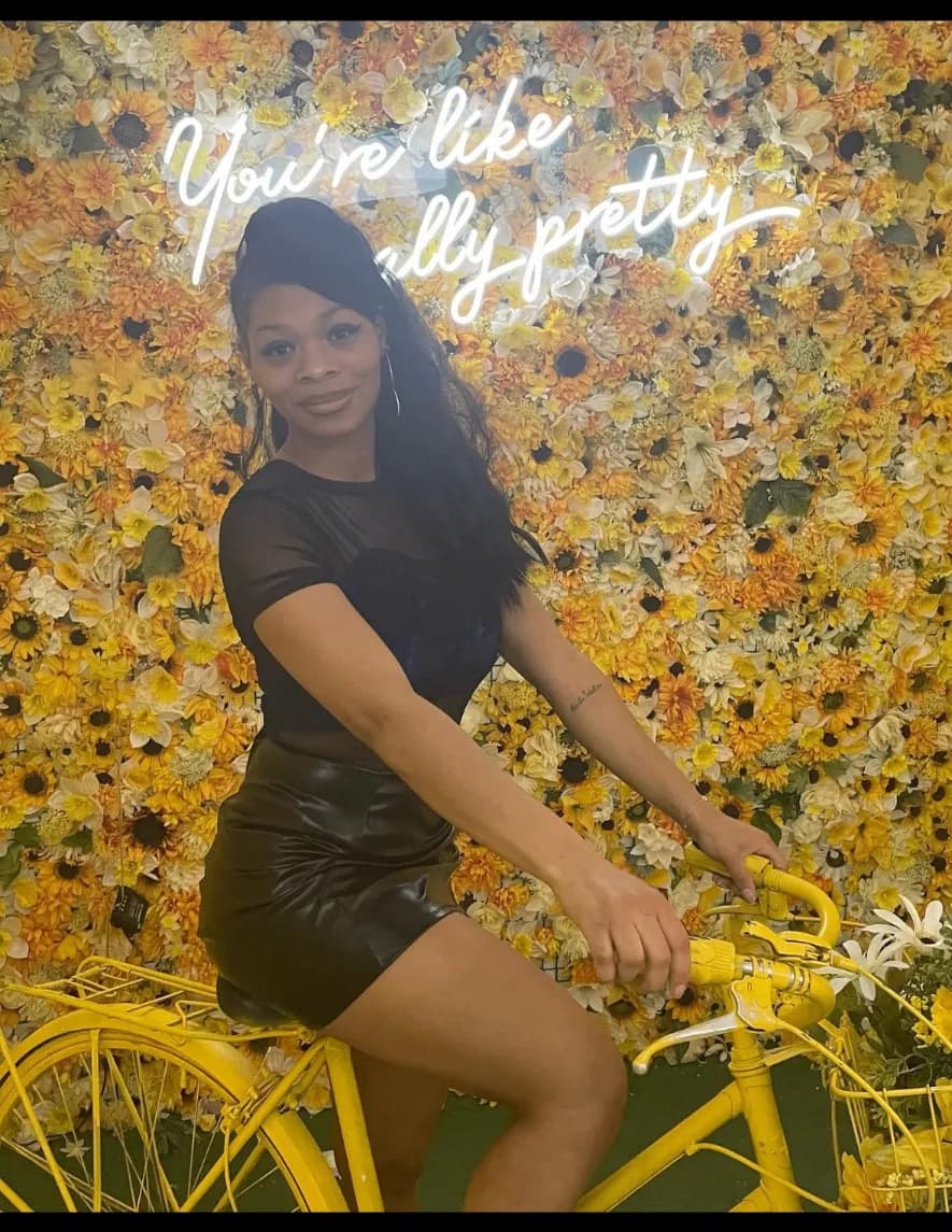 Leah R image
