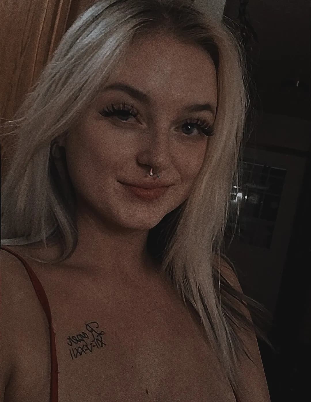 Ava Parker image