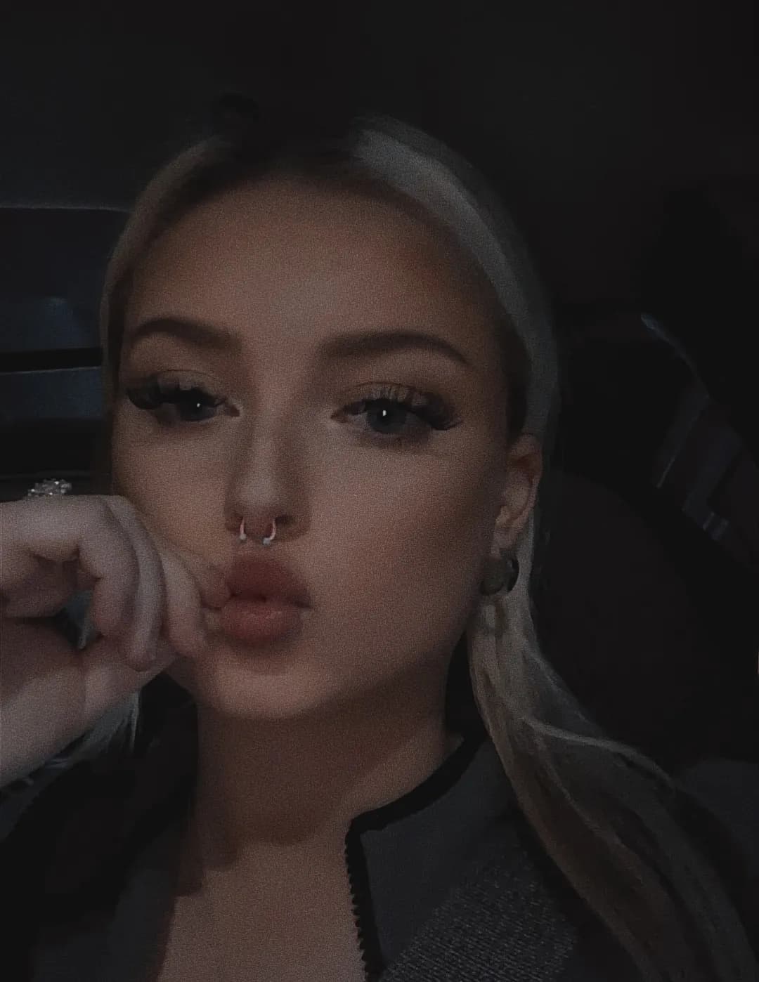 Ava Parker image