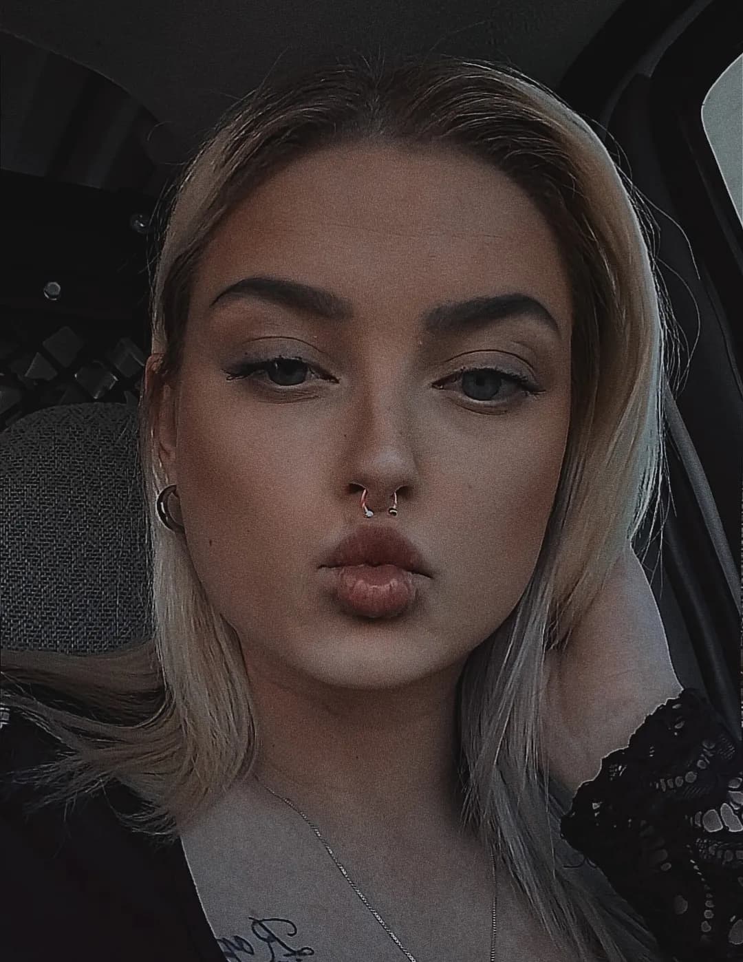 Ava Parker image
