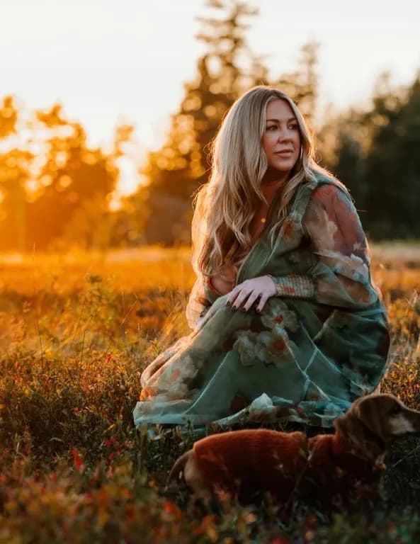Mary Coloris image