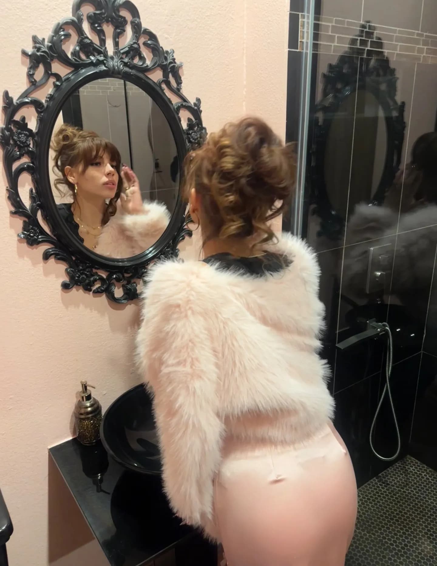 Itzel Wade image