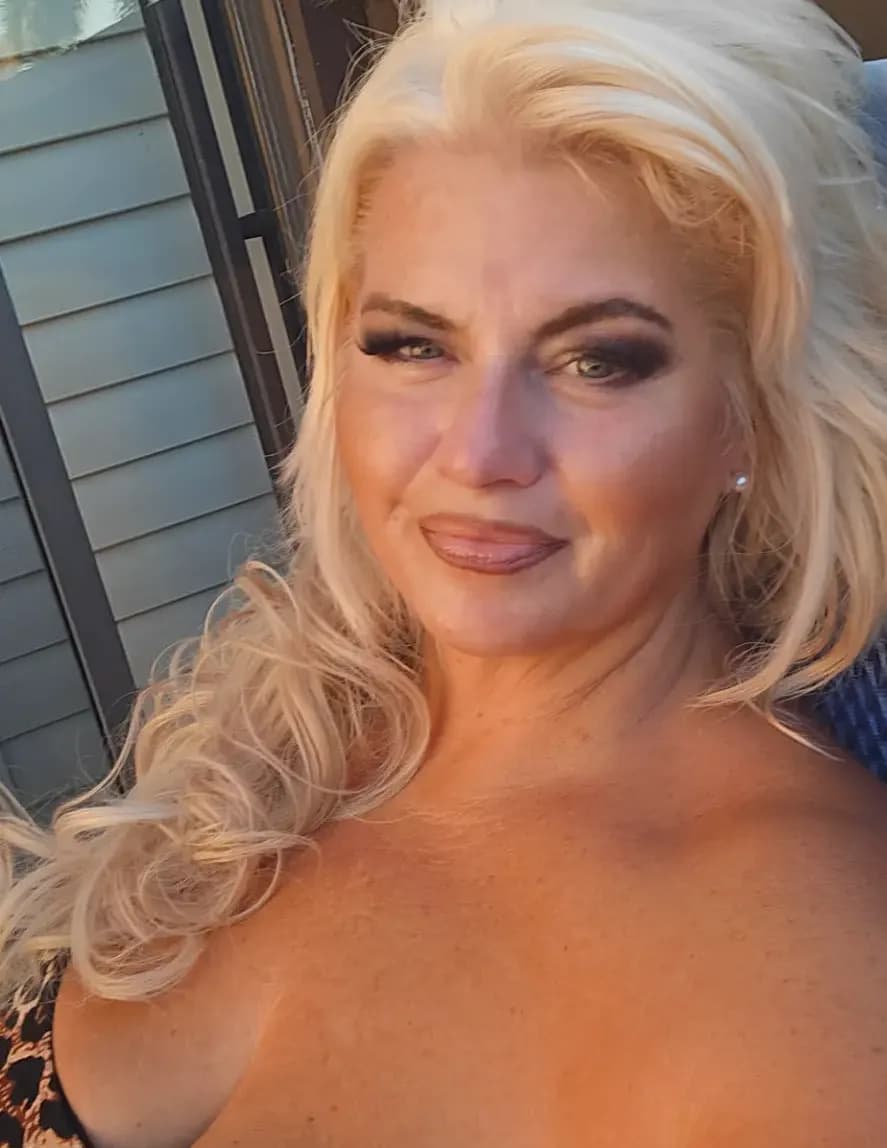 Lori June image