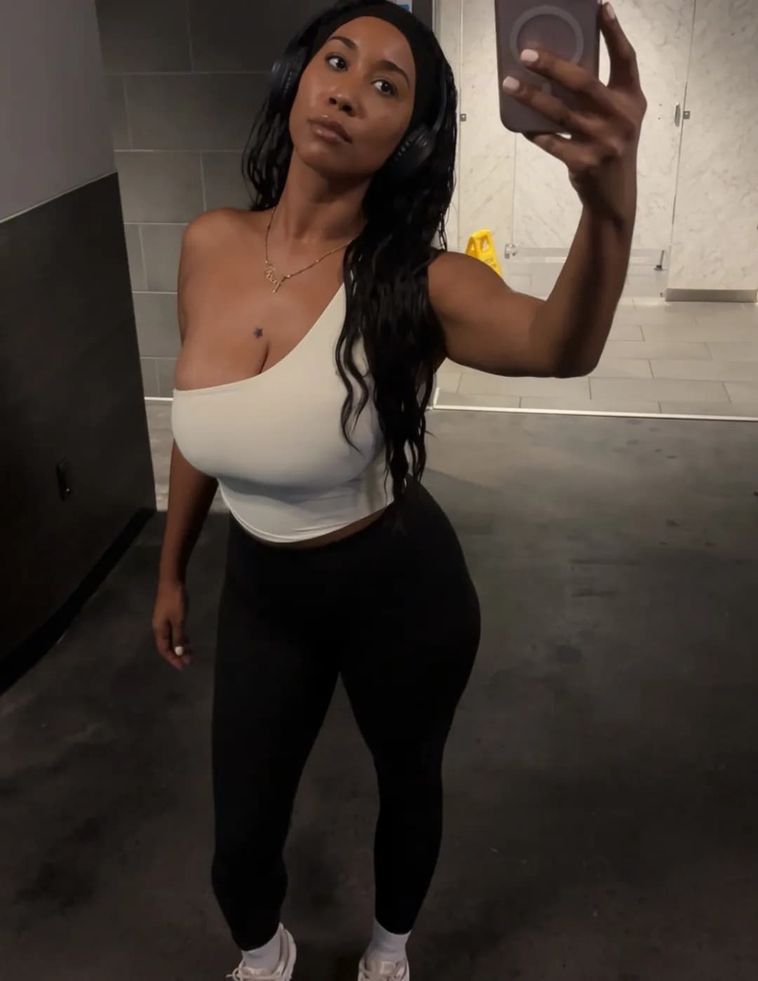 auroraalvarezxoxo image